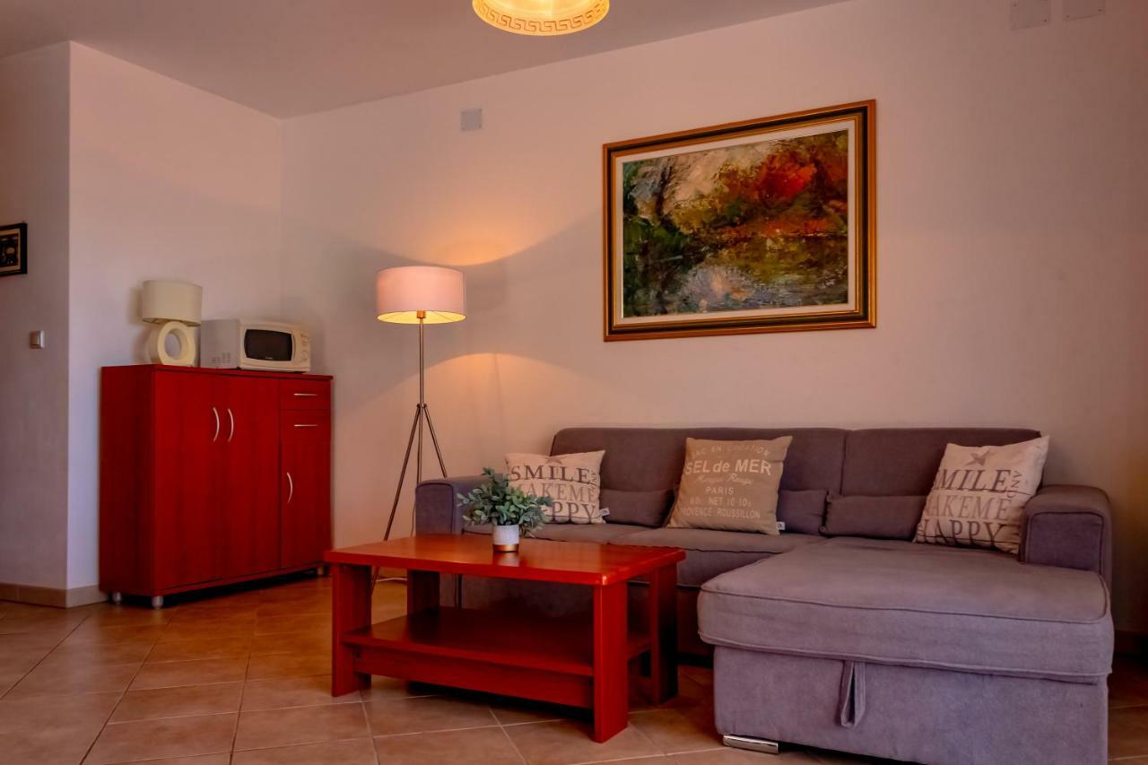 Apartamento Abby Kornić Exterior foto
