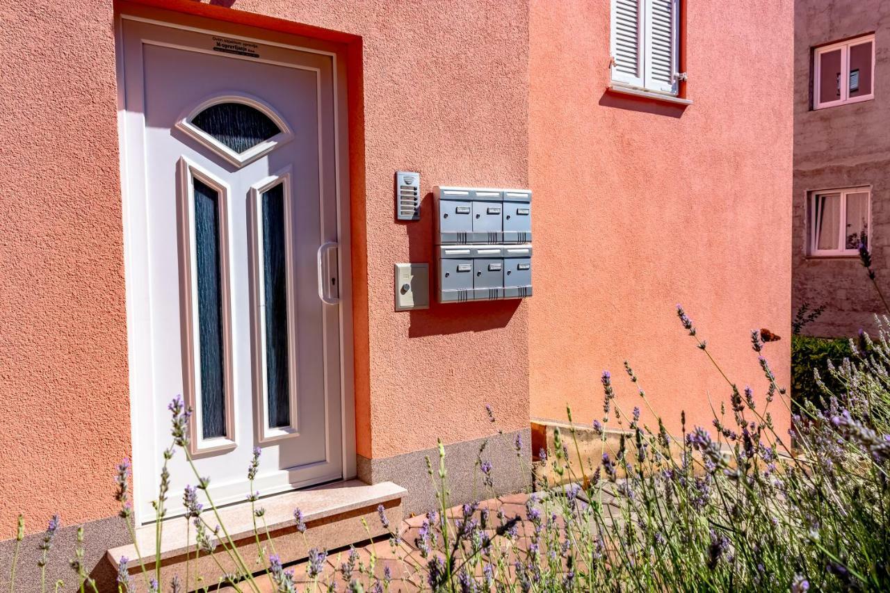 Apartamento Abby Kornić Exterior foto